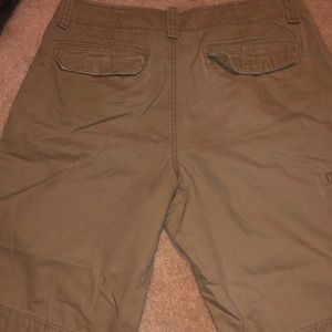 Men’s khaki cargo shorts